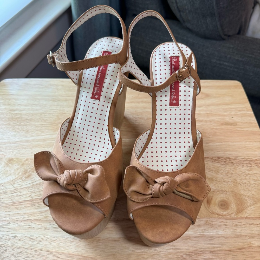 B.A.I.T Tan Suede-Like Wooden Platform Wedge with Bows - Picture 3 of 8